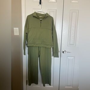 Duck Camp Olive/Military Green Women's Set - new without tags. Never worn